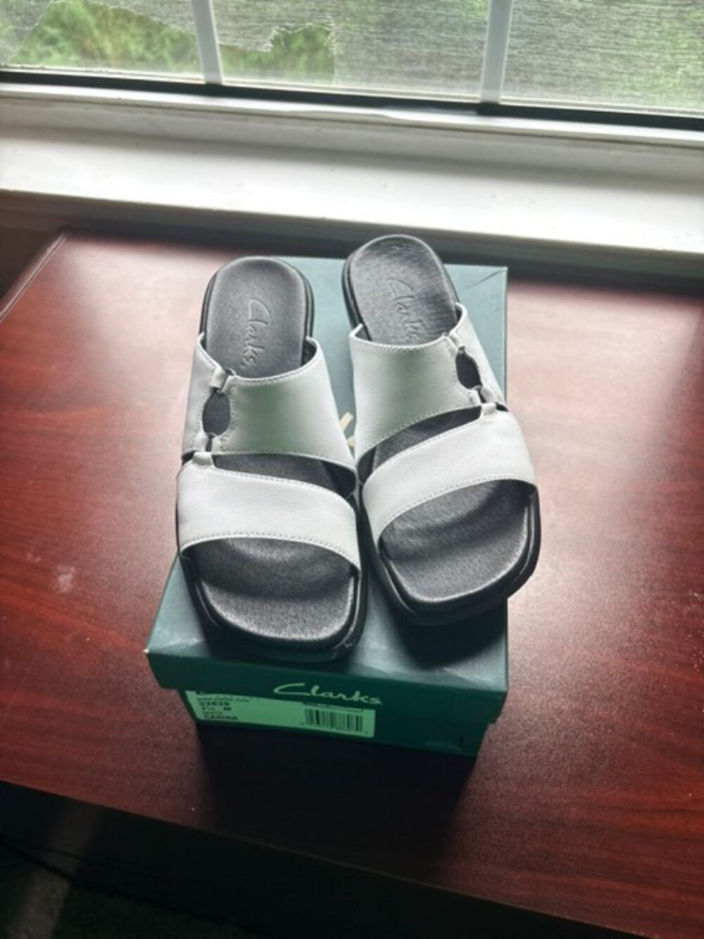 Clarks “Carina” White Leather Slide Sandals – Size 7.5M